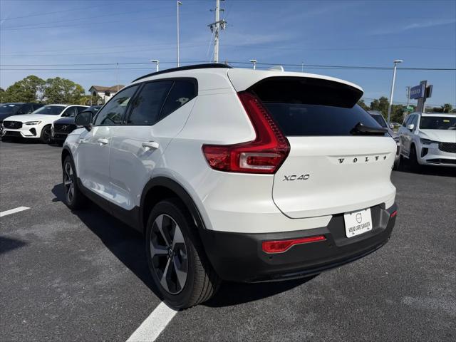 2026 Volvo XC40 Plus, B5 AWD Gas (mild hybrid), Dark