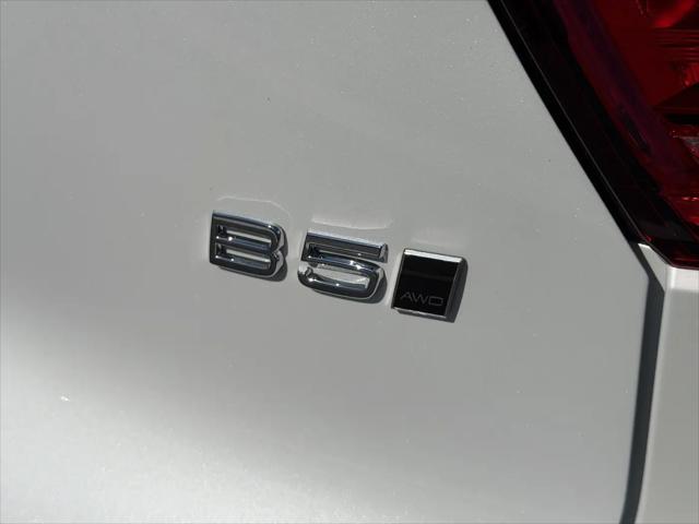 2026 Volvo XC40 Plus, B5 AWD Gas (mild hybrid), Dark
