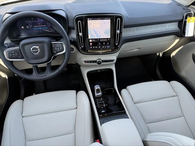 2026 Volvo XC40 Plus, B5 AWD Gas (mild hybrid), Dark