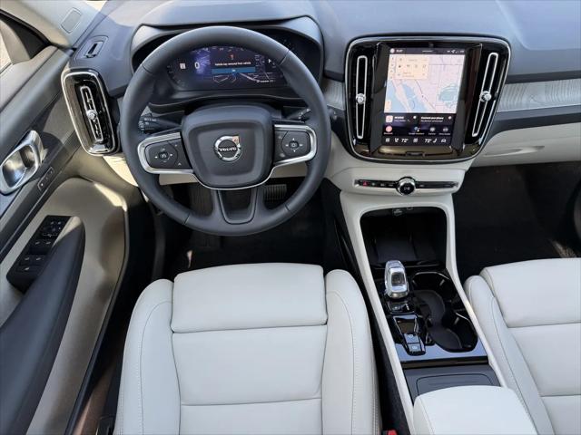 2026 Volvo XC40 Plus, B5 AWD Gas (mild hybrid), Dark