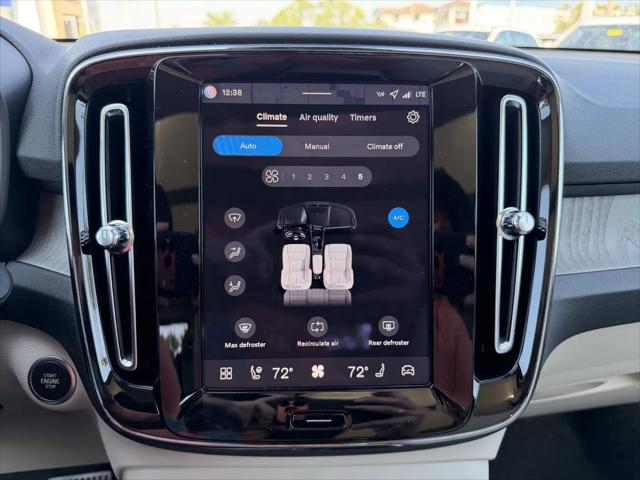 2026 Volvo XC40 Plus, B5 AWD Gas (mild hybrid), Dark