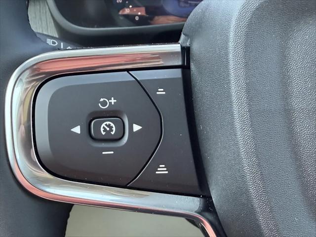 2026 Volvo XC40 Plus, B5 AWD Gas (mild hybrid), Dark