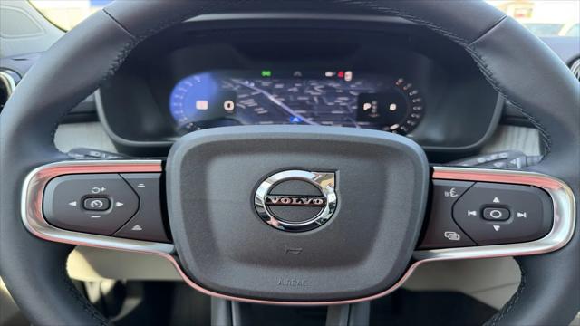 2026 Volvo XC40 Plus, B5 AWD Gas (mild hybrid), Dark