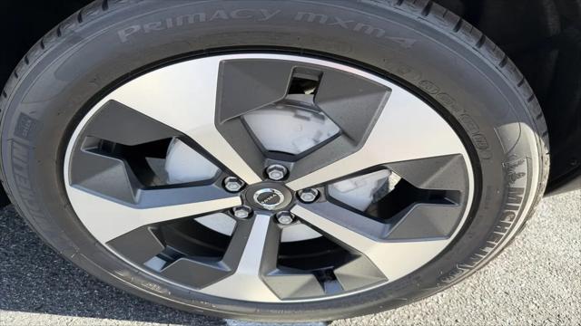 2026 Volvo XC40 Plus, B5 AWD Gas (mild hybrid), Dark