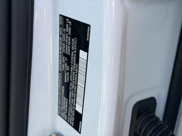 2026 Volvo XC40 Plus, B5 AWD Gas (mild hybrid), Dark