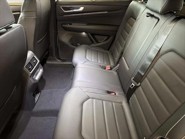 2026 Volkswagen Atlas Cross Sport SEL R-Line Black