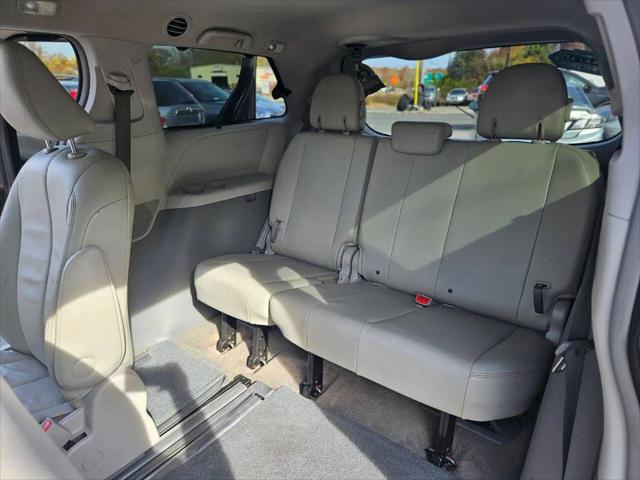 2014 Toyota Sienna XLE V6 8 Passenger