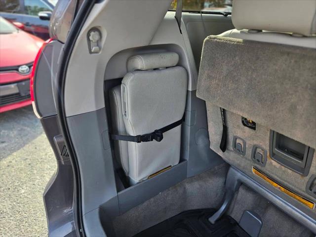 2014 Toyota Sienna XLE V6 8 Passenger