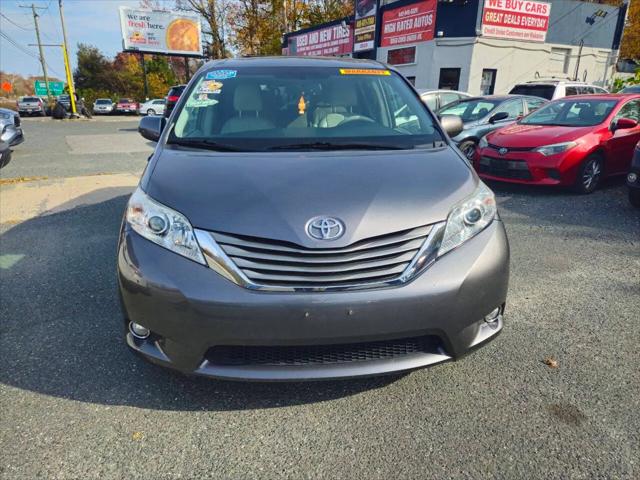 2014 Toyota Sienna XLE V6 8 Passenger