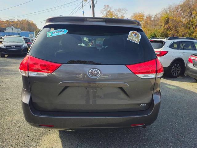 2014 Toyota Sienna XLE V6 8 Passenger