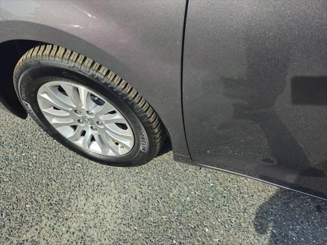 2014 Toyota Sienna XLE V6 8 Passenger