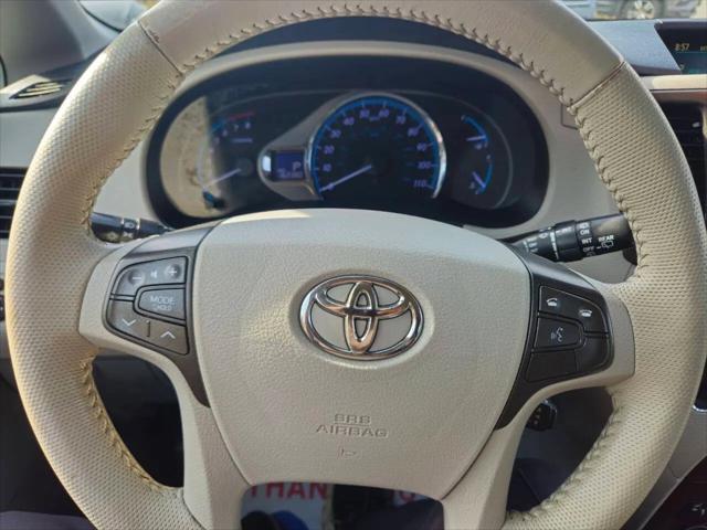 2014 Toyota Sienna XLE V6 8 Passenger