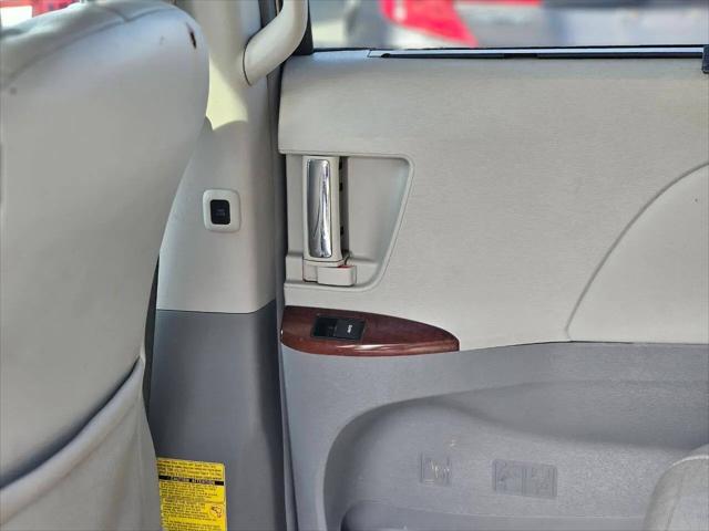 2014 Toyota Sienna XLE V6 8 Passenger