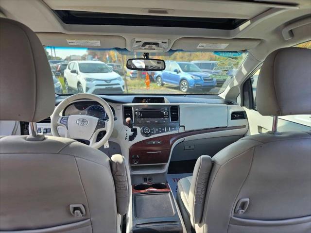 2014 Toyota Sienna XLE V6 8 Passenger