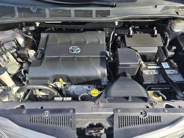 2014 Toyota Sienna XLE V6 8 Passenger