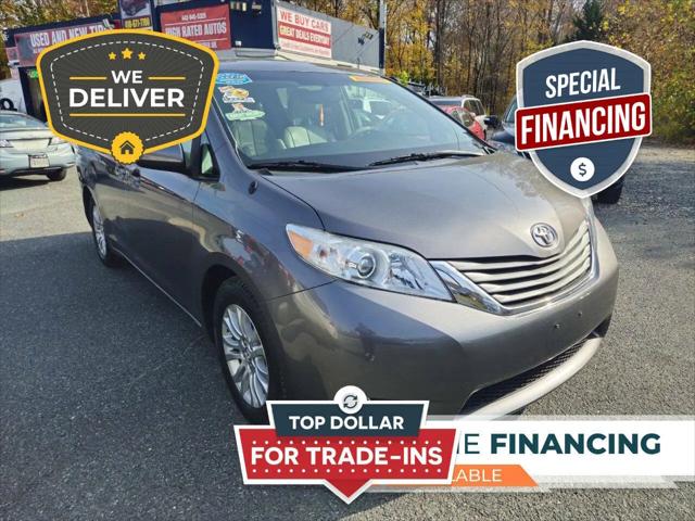2014 Toyota Sienna XLE V6 8 Passenger