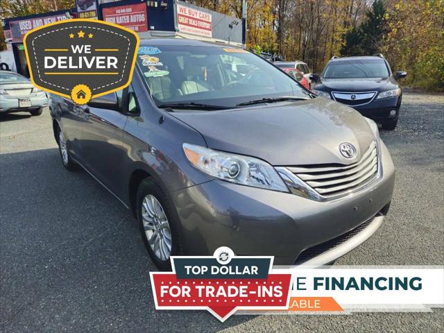 2014 Toyota Sienna XLE V6 8 Passenger