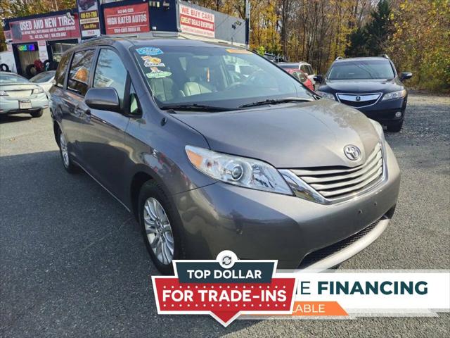 2014 Toyota Sienna XLE V6 8 Passenger