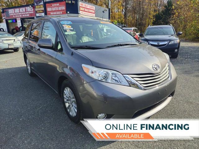 2014 Toyota Sienna XLE V6 8 Passenger