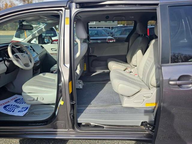 2014 Toyota Sienna XLE V6 8 Passenger