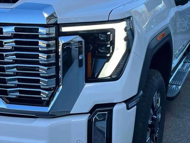 2026 GMC Sierra 2500HD Crew Cab, Standard Bed, Denali, 4WD
