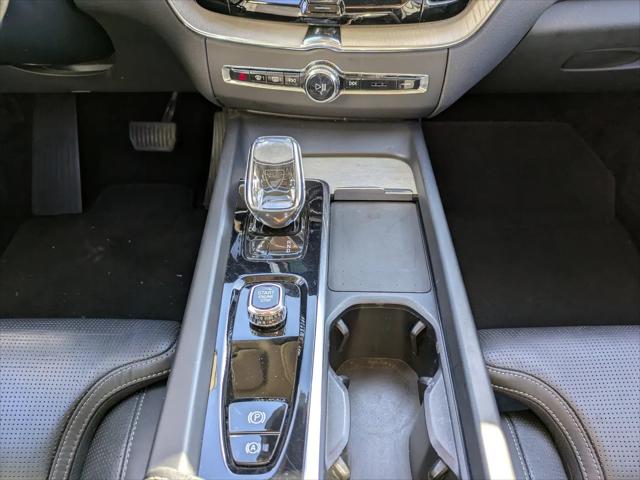 2022 Volvo XC60 B5 Inscription