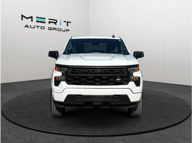 2022 Chevrolet Silverado 1500 4WD Double Cab Standard Bed Custom