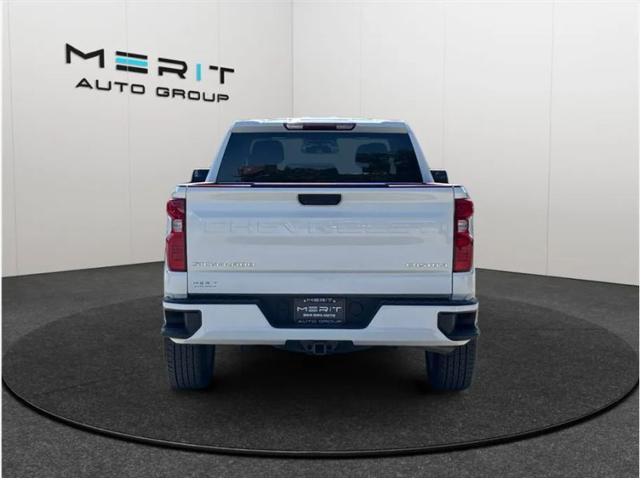 2022 Chevrolet Silverado 1500 4WD Double Cab Standard Bed Custom