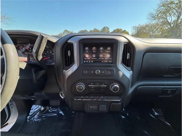 2022 Chevrolet Silverado 1500 4WD Double Cab Standard Bed Custom