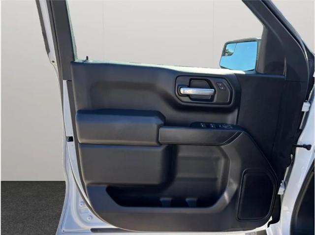 2022 Chevrolet Silverado 1500 4WD Double Cab Standard Bed Custom
