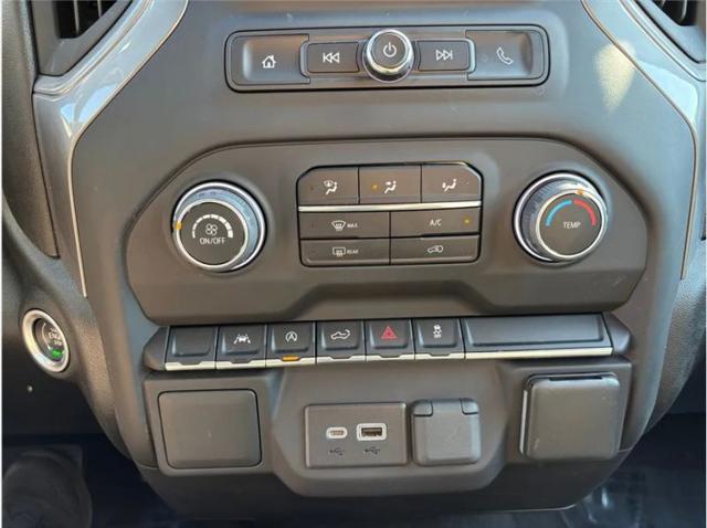2022 Chevrolet Silverado 1500 4WD Double Cab Standard Bed Custom