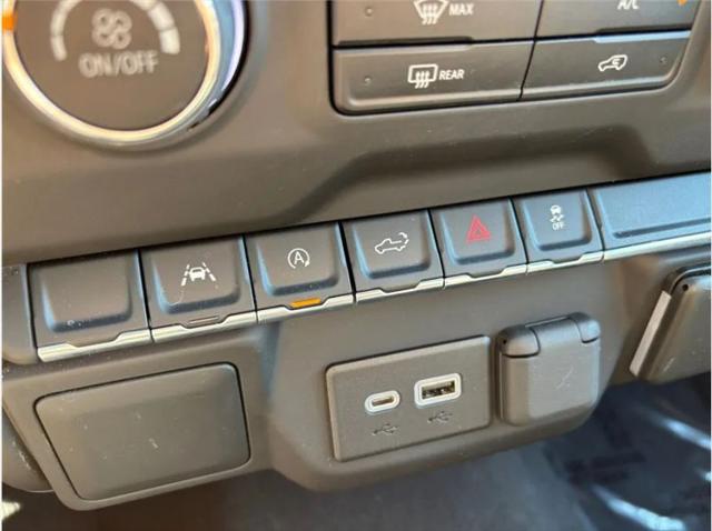 2022 Chevrolet Silverado 1500 4WD Double Cab Standard Bed Custom