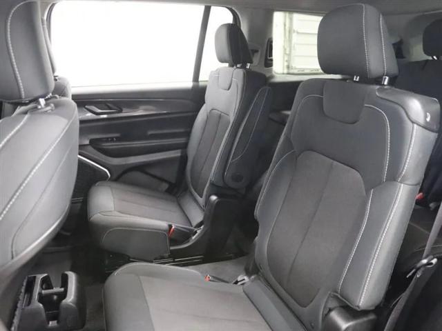 2022 Jeep Grand Cherokee L Laredo 4x4