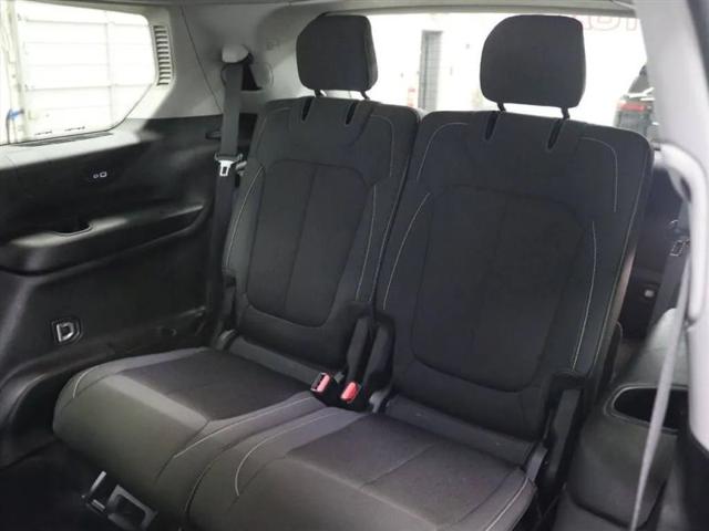 2022 Jeep Grand Cherokee L Laredo 4x4