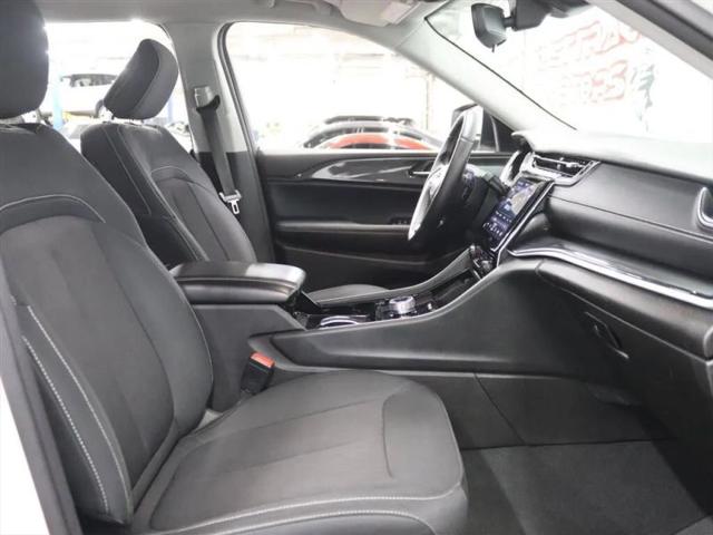 2022 Jeep Grand Cherokee L Laredo 4x4