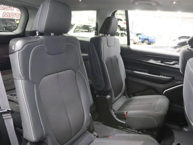 2022 Jeep Grand Cherokee L Laredo 4x4
