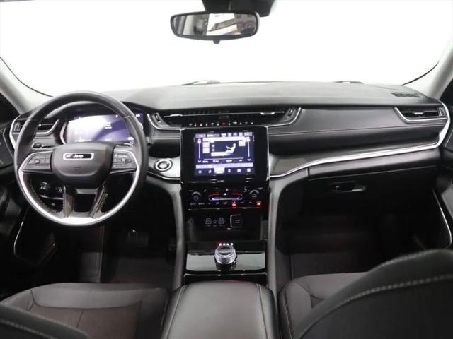 2022 Jeep Grand Cherokee L Laredo 4x4