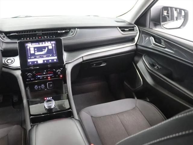 2022 Jeep Grand Cherokee L Laredo 4x4