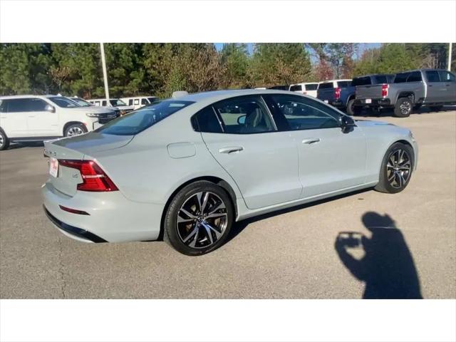 2024 Volvo S60 B5 Core Dark Theme