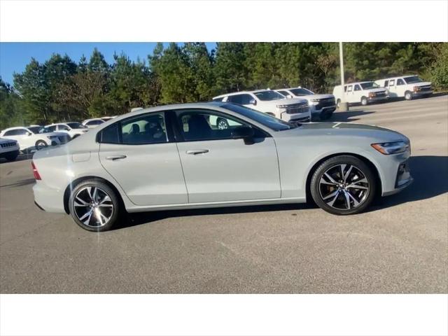 2024 Volvo S60 B5 Core Dark Theme