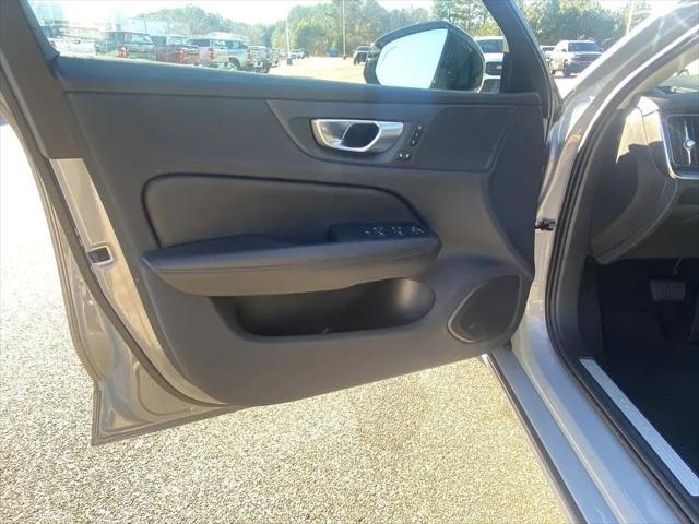 2024 Volvo S60 B5 Core Dark Theme