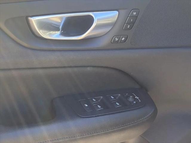 2024 Volvo S60 B5 Core Dark Theme