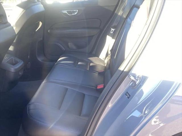 2024 Volvo S60 B5 Core Dark Theme
