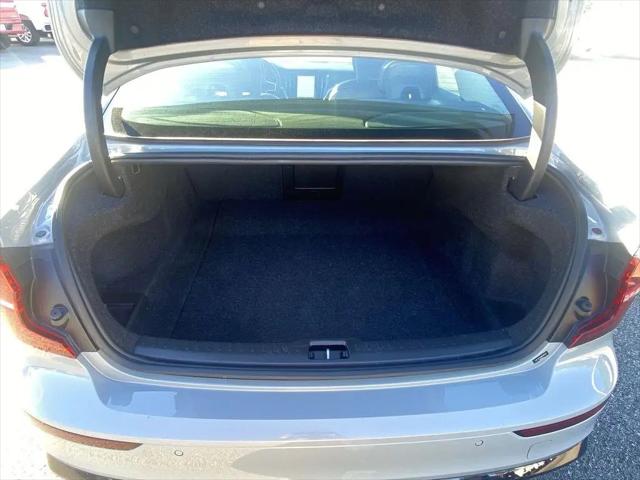2024 Volvo S60 B5 Core Dark Theme