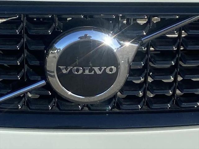2024 Volvo S60 B5 Core Dark Theme