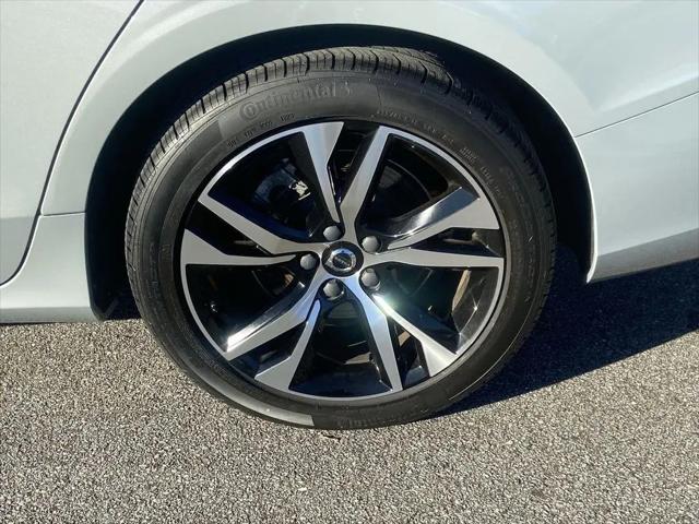 2024 Volvo S60 B5 Core Dark Theme