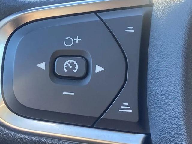 2024 Volvo S60 B5 Core Dark Theme