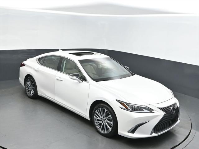 2021 Lexus ES 350's photo
