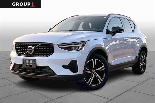 2024 Volvo XC40 B5 Core Dark Theme