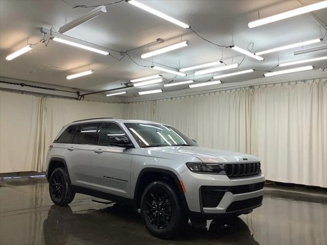 2026 Jeep Grand Cherokee GRAND CHEROKEE LAREDO ALTITUDE 4X4